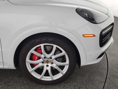 Used 2022 Porsche Cayenne GTS AWD/4WD image 9