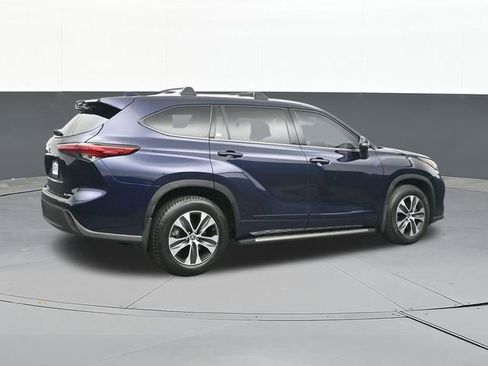 Used 2021 Toyota Highlander XLE AWD/4WD image 15