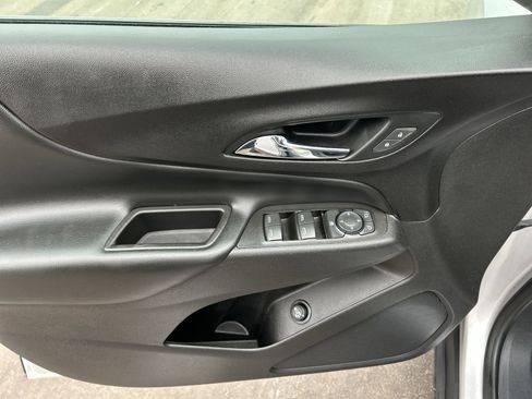 Used 2020 Chevrolet Equinox LT image 3