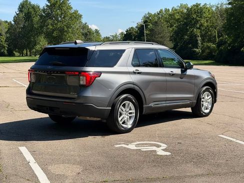 Used 2025 Ford Explorer Active AWD/4WD image 26