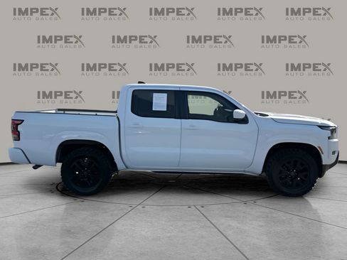 Used 2022 Nissan Frontier SV AWD/4WD image 6