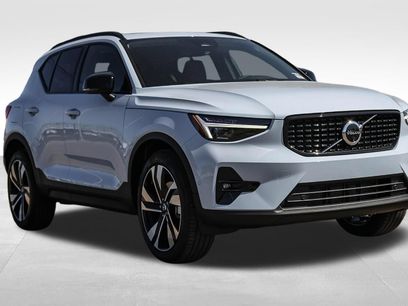 New 2026 Volvo XC40 B5 Plus w/ Climate Package