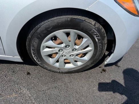 Used 2017 Hyundai Elantra SE w/ Cargo Package FWD image 16