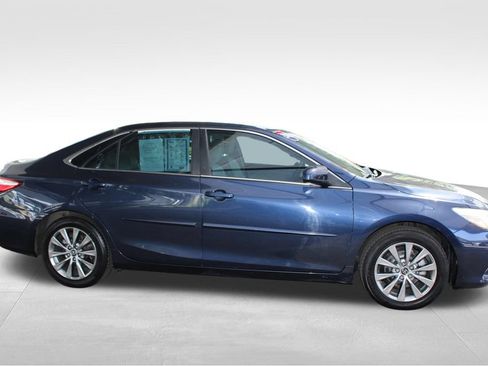 Used 2015 Toyota Camry XLE w/ Moonroof Package FWD image 18