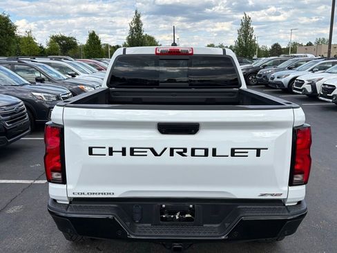 Used 2024 Chevrolet Colorado ZR2 w/ Technology Package AWD/4WD image 4