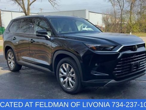 Used 2025 Toyota Grand Highlander AWD image 2