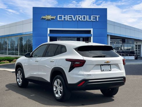 Certified 2024 Chevrolet Trax LS FWD image 3