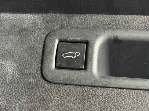 Used 2023 Toyota Highlander XLE AWD/4WD image 39