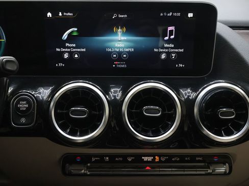 Used 2021 Mercedes-Benz GLA 250 4MATIC w/ Premium Package image 20