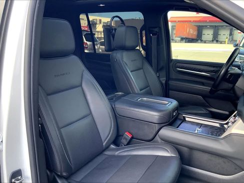 Used 2023 GMC Yukon XL Denali w/ Advanced Technology Package AWD/4WD image 13