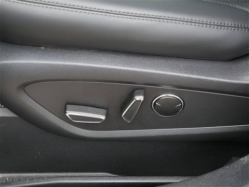 Used 2023 Lincoln Nautilus Reserve w/ Equipment Group 202A image 15