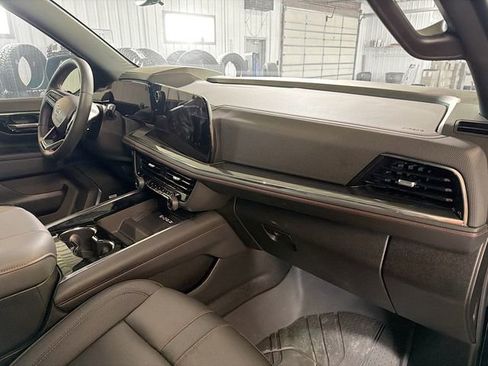 Used 2025 Chevrolet Tahoe RST w/ RST Performance Edition image 12