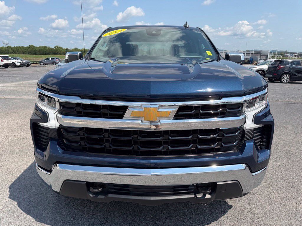 Used 2023 Chevrolet Silverado 1500 LT AWD/4WD image 35