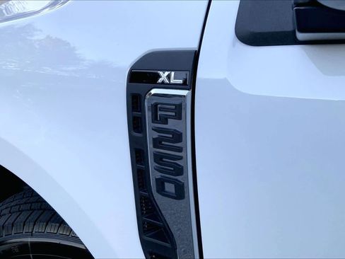 Used 2023 Ford F250 XL image 9