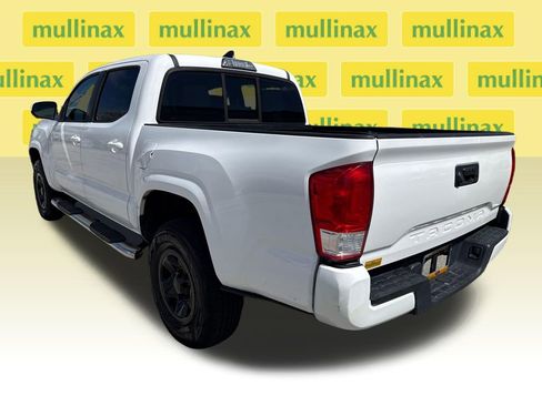 Used 2017 Toyota Tacoma SR image 8