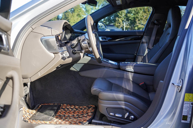 Used 2020 Porsche Panamera RWD image 39