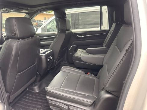 Used 2022 GMC Yukon XL Denali AWD/4WD image 5