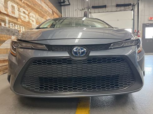 Used 2021 Toyota Corolla LE FWD image 4