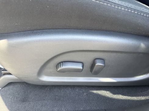 Used 2020 Nissan Pathfinder SV image 12