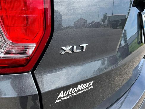 Used 2017 Ford Explorer XLT w/ Equipment Group 202A AWD/4WD image 28