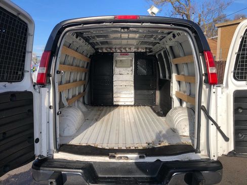 Used 2018 Chevrolet Express 2500 w/ Driver Convenience Package image 4