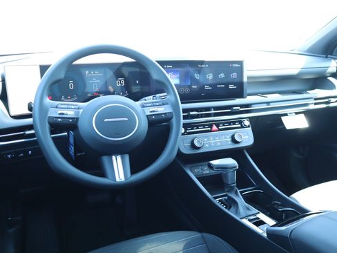 New 2026 Hyundai Santa Cruz SE FWD image 2