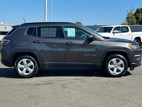 Used 2018 Jeep Compass Latitude w/ Popular Equipment Group FWD image 6