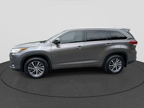 Used 2018 Toyota Highlander XLE AWD/4WD image 5