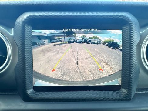 Used 2022 Jeep Wrangler Unlimited Sahara w/ Cold Weather Group AWD/4WD image 15