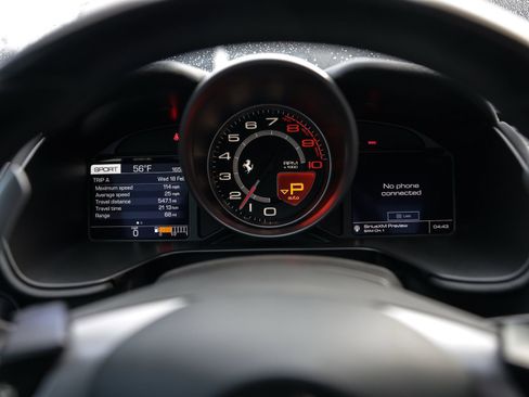 Used 2019 Ferrari Portofino image 8