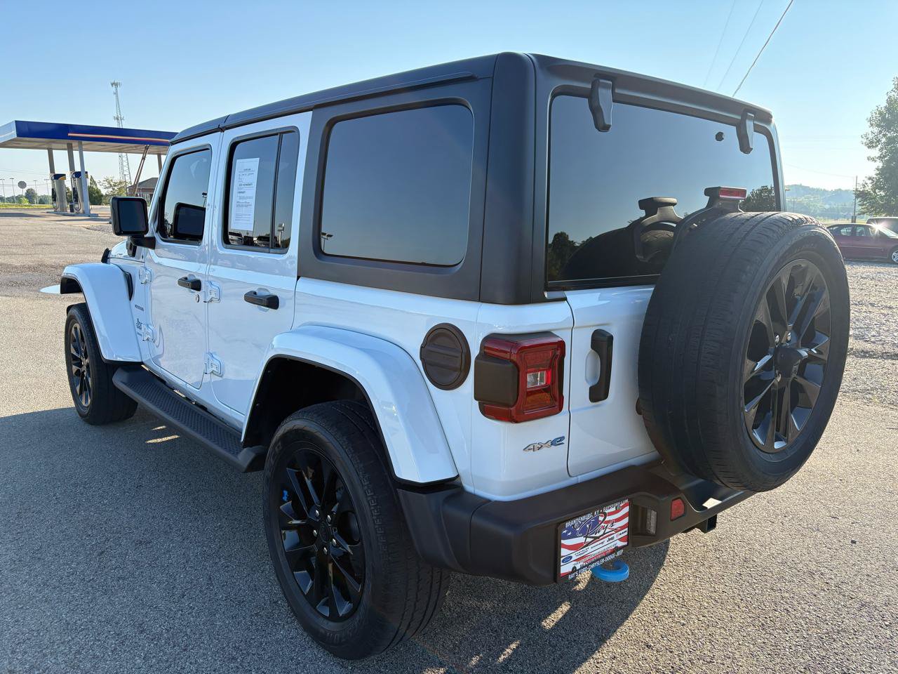 Used 2023 Jeep Wrangler Unlimited Sahara w/ Cold Weather Group AWD/4WD image 5