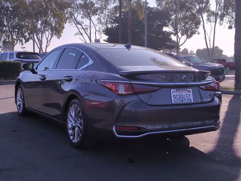 Certified 2023 Lexus ES 300h Ultra Luxury image 8