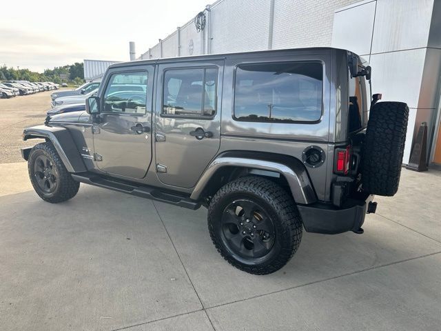 Used 2016 Jeep Wrangler Unlimited Sahara w/ Connectivity Group AWD/4WD image 10