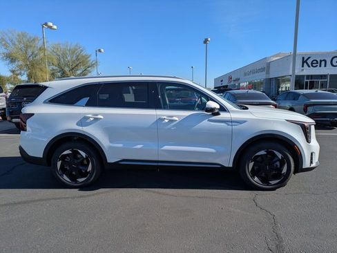 Used 2025 Kia Sorento EX image 6