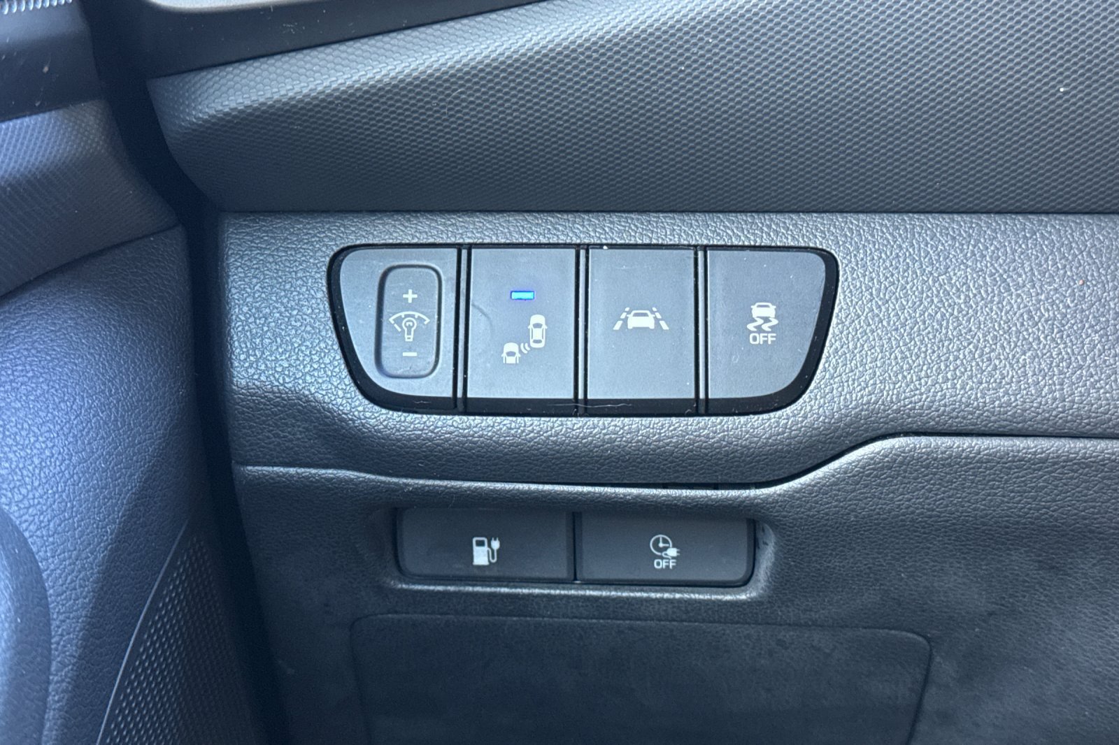 Used 2020 Hyundai Ioniq Limited FWD image 41