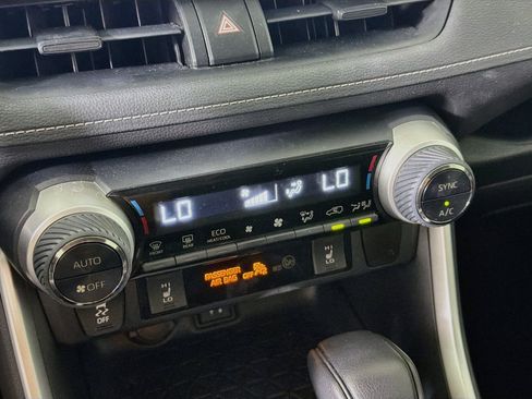 Used 2019 Toyota RAV4 XLE w/ Convenience Package FWD image 24