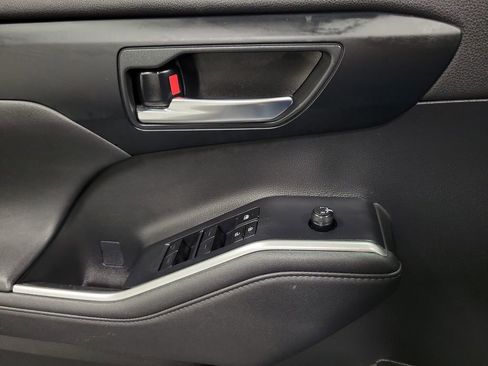 Used 2023 Toyota Highlander XLE FWD image 20