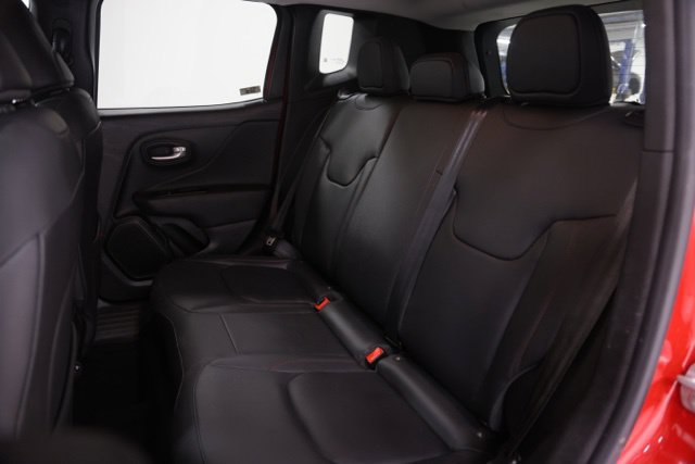 Used 2023 Jeep Renegade Trailhawk w/ Trailhawk Elite Group AWD/4WD image 30