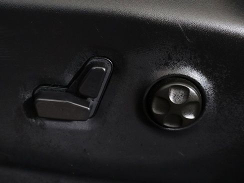 Used 2025 Chrysler Pacifica Select FWD image 32