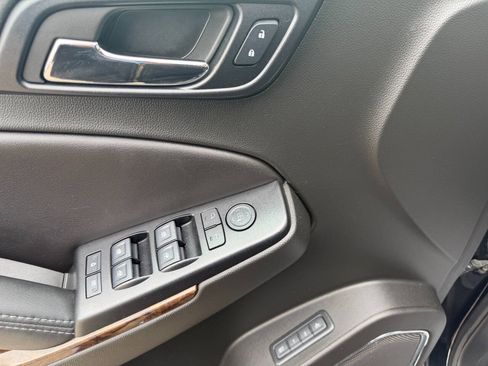 Used 2018 Chevrolet Suburban LT AWD/4WD image 18