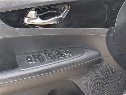 Used 2020 Kia Forte EX image 11