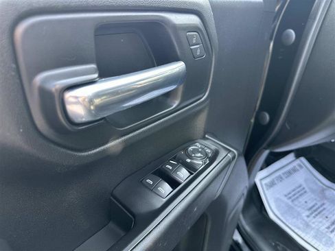 Used 2020 GMC Sierra 1500 4x4 Crew Cab w/ Sierra Value Package image 9