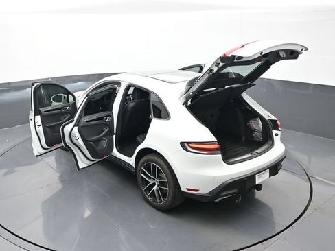Certified 2024 Porsche Macan AWD/4WD image 27