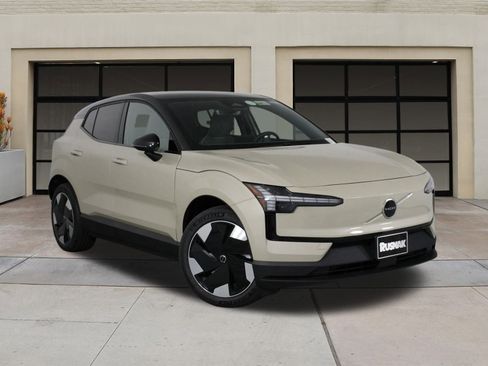 New 2026 Volvo EX30 Plus w/ Climate Package image 18