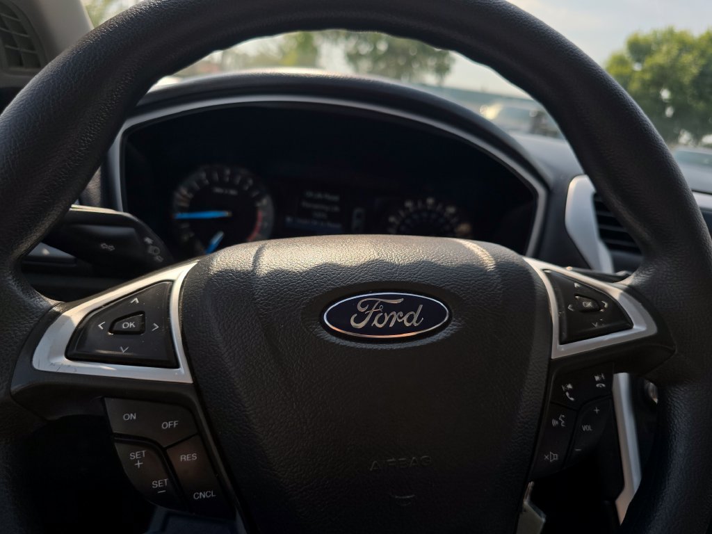 Used 2016 Ford Fusion SE FWD image 22