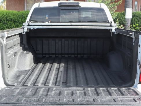 Used 2017 Chevrolet Colorado LT w/ Luxury Package, Chrome RWD image 9