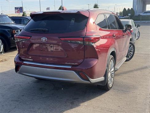 Certified 2022 Toyota Highlander Platinum image 5