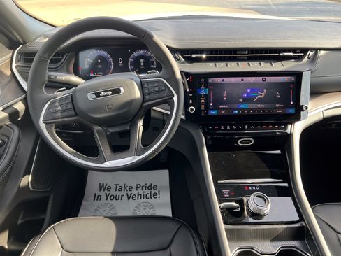 New 2026 Jeep Grand Cherokee Limited w/ Limited Altitude Package AWD/4WD image 18