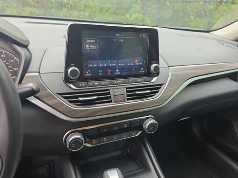 Certified 2025 Nissan Altima 2.5 SV FWD image 13