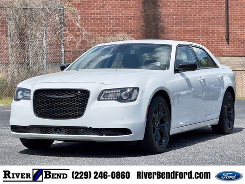 Used 2023 Chrysler 300 Touring w/ Safetytec Plus Group RWD image 1